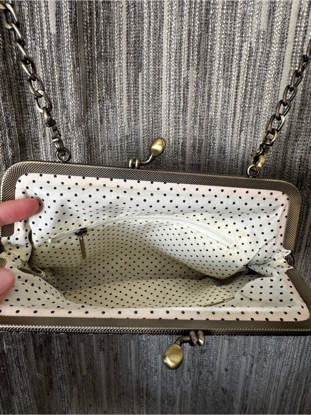 Unique Vintage Floral Tapestry Crossbody Bag with Black Cat Accent - Picture 3 of 3